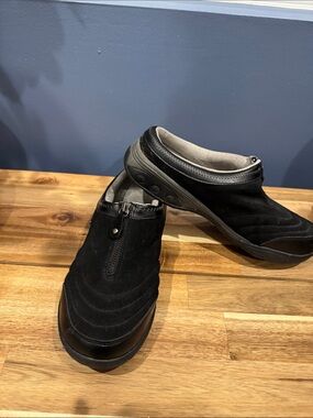 Therafit Comfort Zip-Front Women's Black Slip-On Mules 9.5